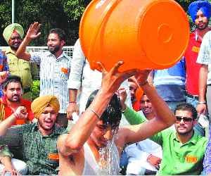 Water and Electricity Crisis in Punjab University, Students Protest