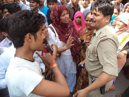 disturbance in hathras after destruction of god statues