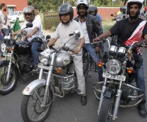 govt to apply speed governor in bikes.