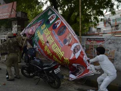SP, BJP workers clash in lucknow