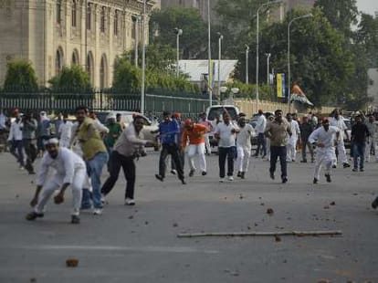SP, BJP workers clash in lucknow