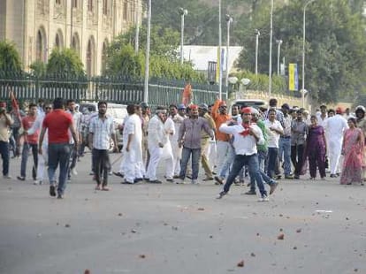 modi medicine reacts in lucknow as sp bjp workers fight