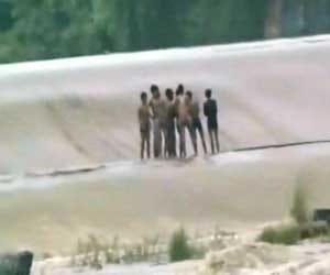10 students trapped after sudden release of water from Tenughat Dam