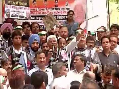 Congress protest for rail fare hike
