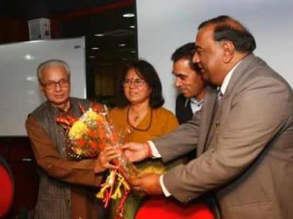 gyanpeeth 2013 award to poet kedarnath singh