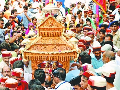 theft at solan shoolini temple