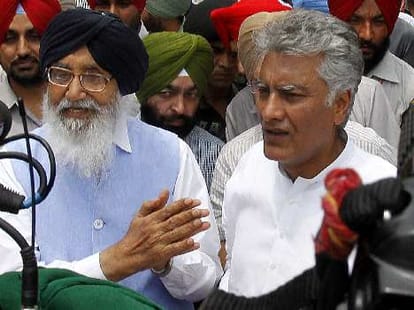 Protest by Punjab Congress MLAs against CM Badal