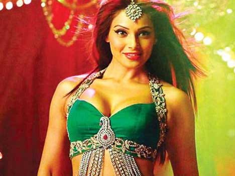 bipasha basu makeup blunder