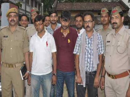 a fraud gang arrested by lucknow police