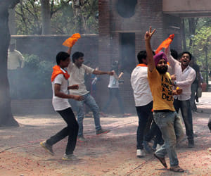 dispute between abvp and aisa in delhi university