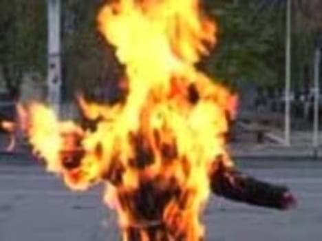 The farmer set fire to themselves buried in debt