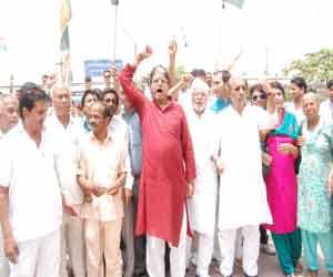 Congress came out against rail fare hike Kayrh...