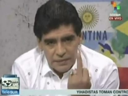diego Maradona slaps journalist for winking at ex wife 