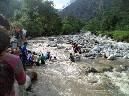 Noida's two youngman sinks in Rishikesh Ganga