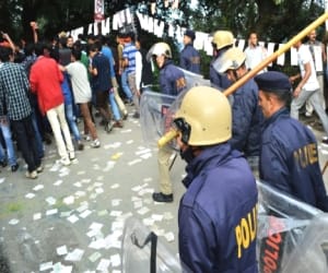 SFI demonstration againest fee hike in HPU, police lathi charge