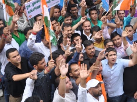 congress demonstration againest train fare, stopped train