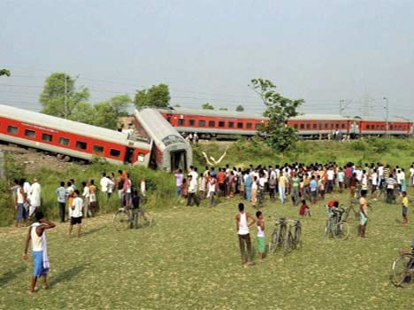 dibrugarh rajdhani express derails in chhapra