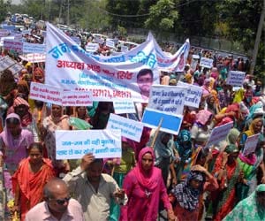 protest for free plot distribution