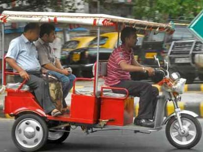 e rickshaw is the biggest problem in delhi ncr traffic