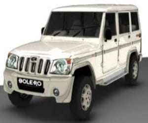 oficer wife learn driving from gorment bolero