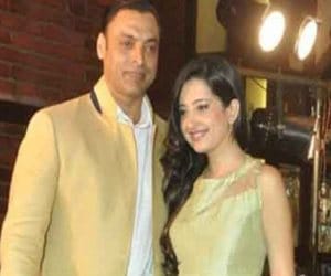 Shoaib Akhtar marries with 20 year old rahab 