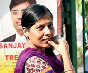 arvind kejriwal's wife fails to get job in east delhi municipal corporation