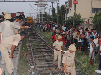 many injured in lathicharge on varanasi station