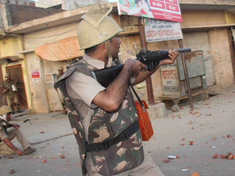 congress demand modi to stop riots in up