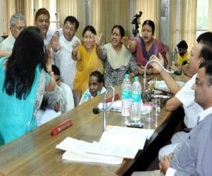 dispute in nagar nigam house meeting