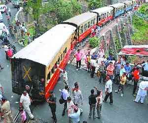 Toy Train Engine Fail on Kalka-Shimla Highway