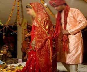 crazy boyfriend shoot bride on stage