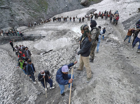 amarnath yatra suspended for few hours due to heavy rain 