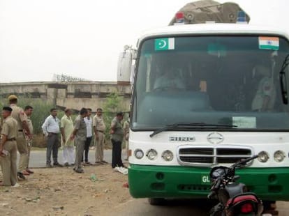 Going Lahore 'Sada-e-sarhad' bus turned the wheel