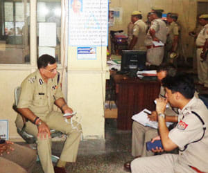 bank dacoity in aligarh