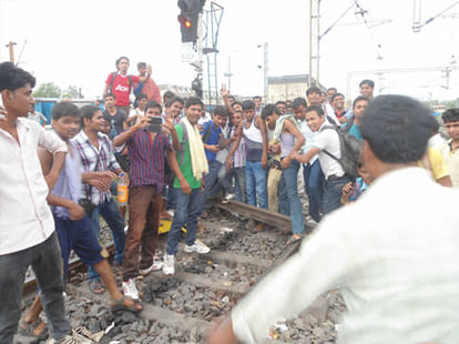 students rampage on mughalsarai and varanasi station