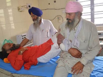 confrontation between Akali leader and SGPC near shri harmandir sahib