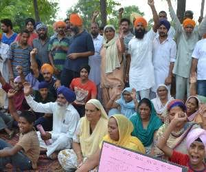 Protest Against Wine Shop in Khuddaali Village