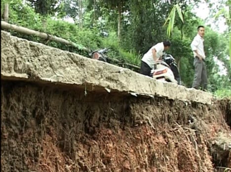 Alert: risk of landsliding in Cerna village