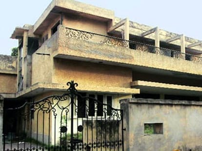 Court notices cong leader narendra jain on kejriwal residential controversy