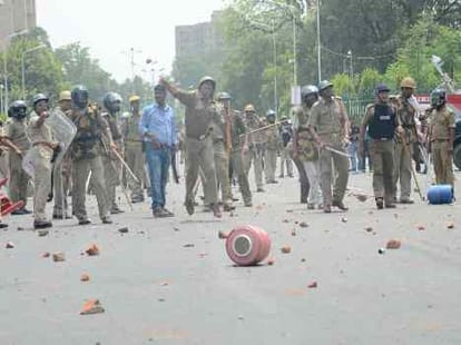 bhartiya youwa morcha fought with uppolice