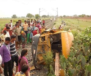 shramjeevi express accident