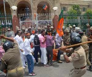 bjp made ruckus in vidhanmandal
