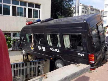 police van left suspended at a three storied building