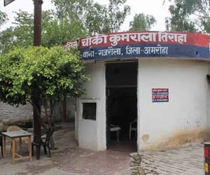 dacoity near police station and sp leader murdered