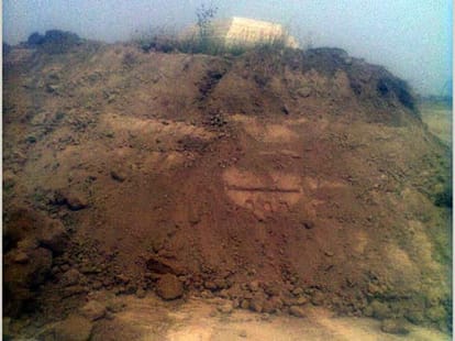 skeleton found in excavation, people protest