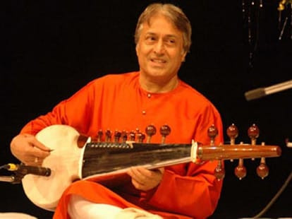 ustad amjad ali khan gets back his sarod missing