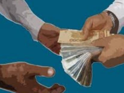 woman officer arrest in bribery.