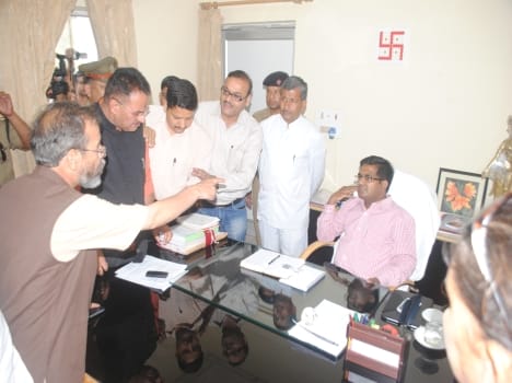 dispute between bjp mla and DM