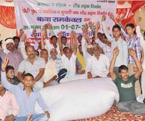 Baba ramkeval in faridabad on fast for road construction