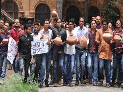 student have less knowledge about hindi